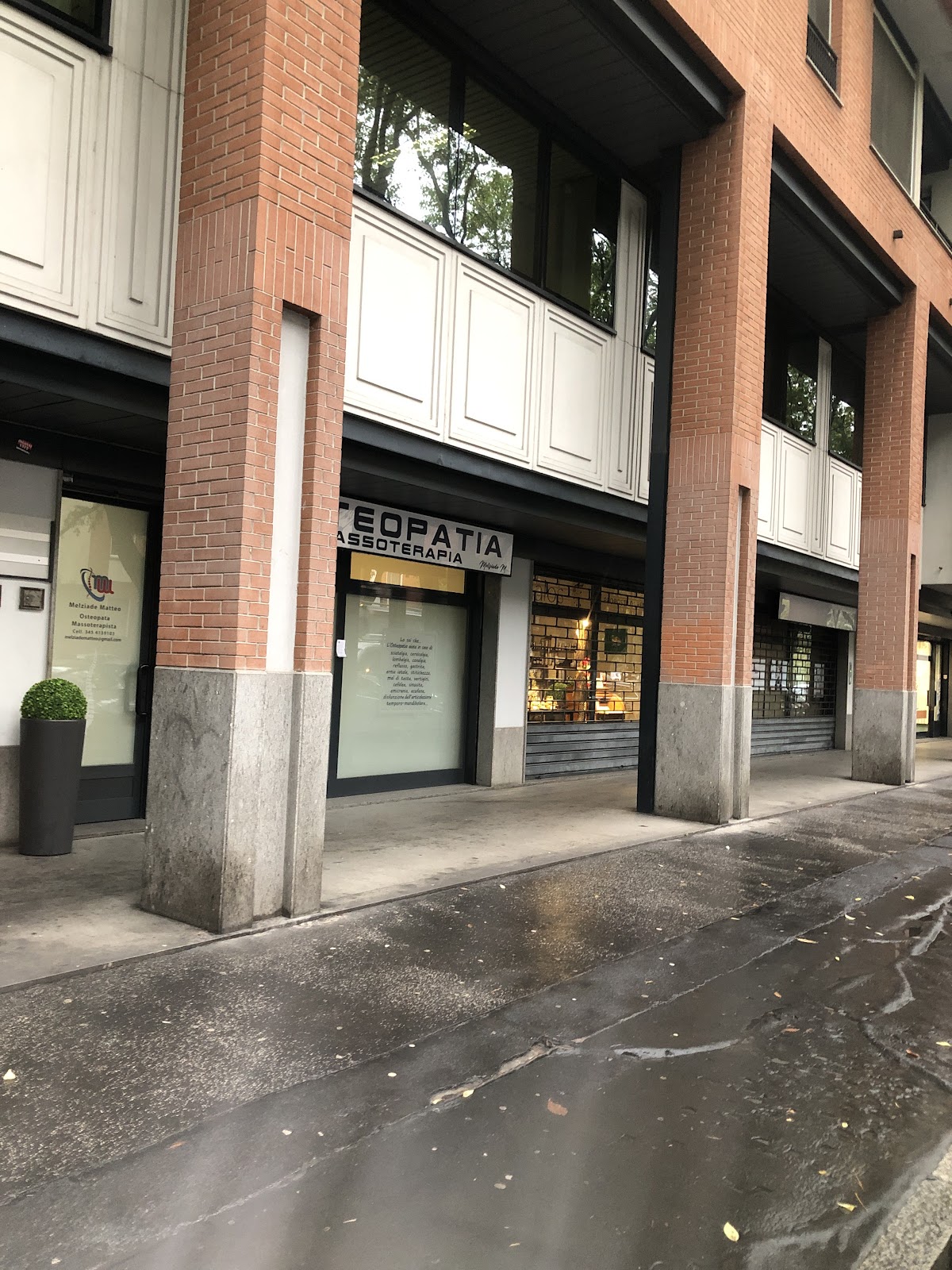 Ingresso dello studio a Milano